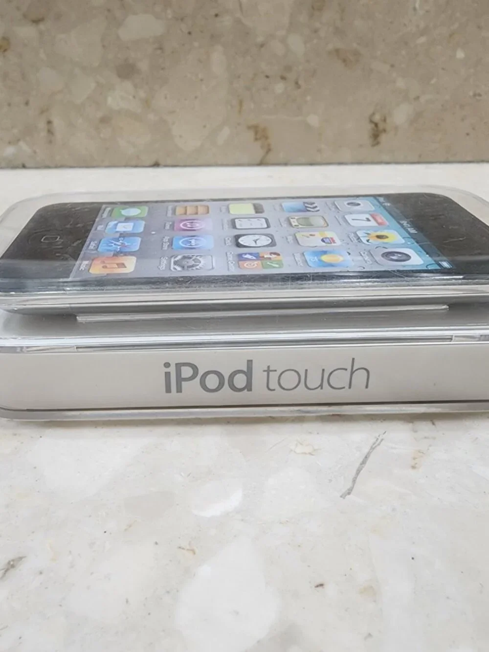 New Apple iPod Touch 4th Generation Black (8 GB) Sealed In Box